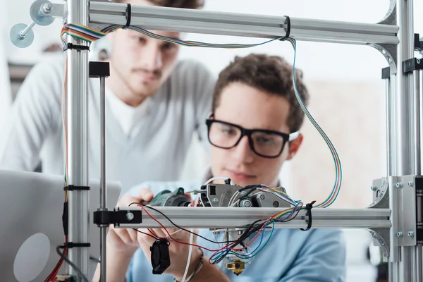 Young engineers 3D printing — ストック写真