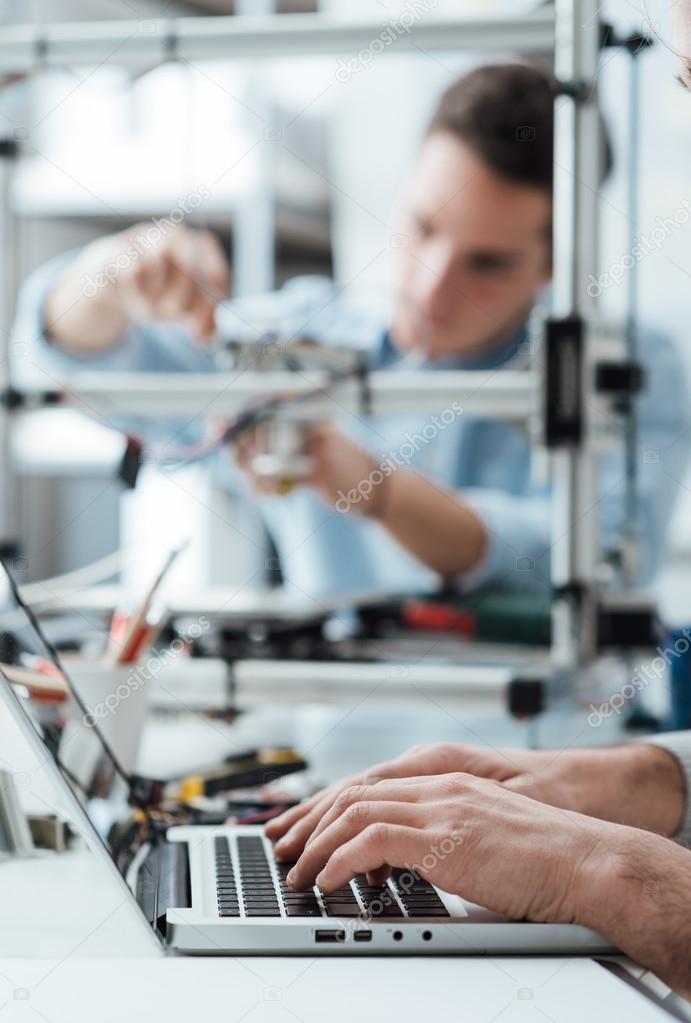Engineering students working in the lab