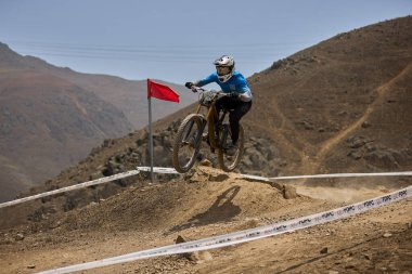 American Series MTB DHI Lima, Amancay 'da doğal iniş pistinde hızlı hareket
