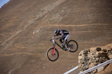 American Series MTB DHI Lima, Amancay 'da doğal iniş pistinde hızlı hareket