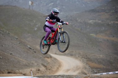 American Series MTB DHI Lima, Amancay 'da doğal iniş pistinde hızlı hareket