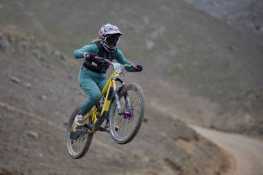 American Series MTB DHI Lima, Amancay 'da doğal iniş pistinde hızlı hareket
