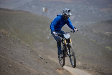 American Series MTB DHI Lima, Amancay 'da doğal iniş pistinde hızlı hareket