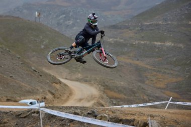 American Series MTB DHI Lima, Amancay 'da doğal iniş pistinde hızlı hareket