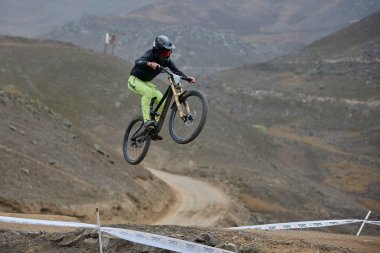 American Series MTB DHI Lima, Amancay 'da doğal iniş pistinde hızlı hareket