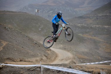 American Series MTB DHI Lima, Amancay 'da doğal iniş pistinde hızlı hareket
