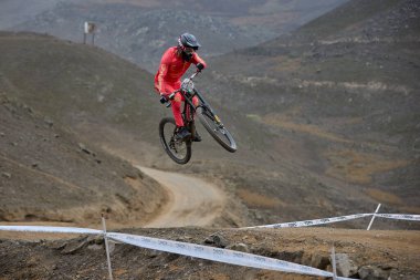 American Series MTB DHI Lima, Amancay 'da doğal iniş pistinde hızlı hareket