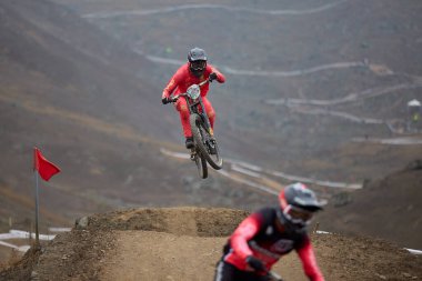 American Series MTB DHI Lima, Amancay 'da doğal iniş pistinde hızlı hareket