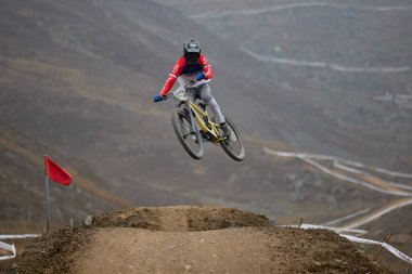 American Series MTB DHI Lima, Amancay 'da doğal iniş pistinde hızlı hareket