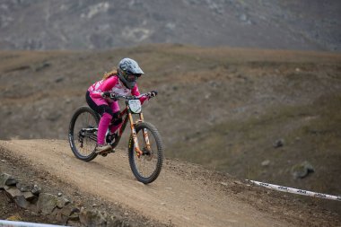 American Series MTB DHI Lima, Amancay 'da doğal iniş pistinde hızlı hareket