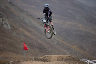 American Series MTB DHI Lima, Amancay 'da doğal iniş pistinde hızlı hareket