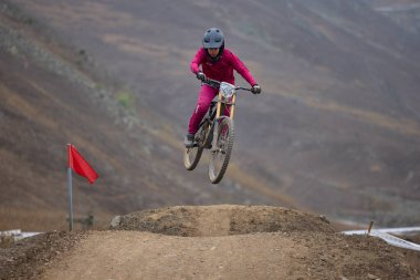 American Series MTB DHI Lima, Amancay 'da doğal iniş pistinde hızlı hareket