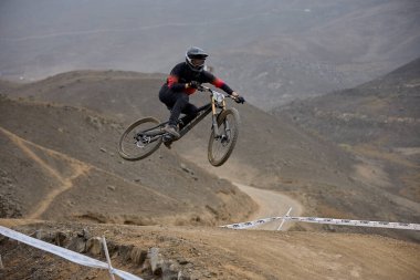American Series MTB DHI Lima, Amancay 'da doğal iniş pistinde hızlı hareket