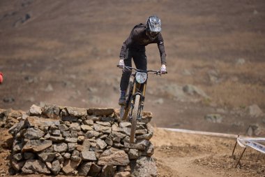 American Series MTB DHI Lima, Amancay 'da doğal iniş pistinde hızlı hareket