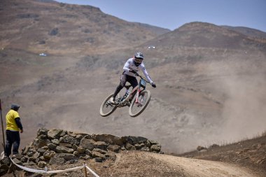 American Series MTB DHI Lima, Amancay 'da doğal iniş pistinde hızlı hareket