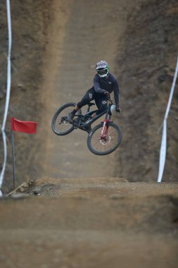American Series MTB DHI Lima, Amancay 'da doğal iniş pistinde hızlı hareket