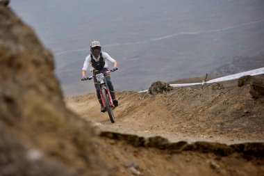 American Series MTB DHI Lima, Amancay 'da doğal iniş pistinde hızlı hareket
