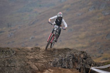 American Series MTB DHI Lima, Amancay 'da doğal iniş pistinde hızlı hareket