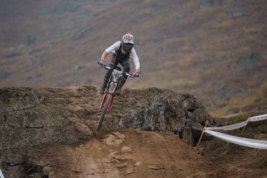 American Series MTB DHI Lima, Amancay 'da doğal iniş pistinde hızlı hareket