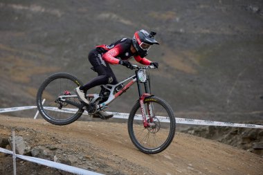 American Series MTB DHI Lima, Amancay 'da doğal iniş pistinde hızlı hareket