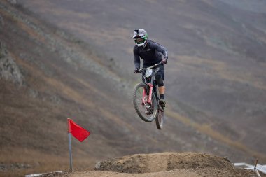 American Series MTB DHI Lima, Amancay 'da doğal iniş pistinde hızlı hareket