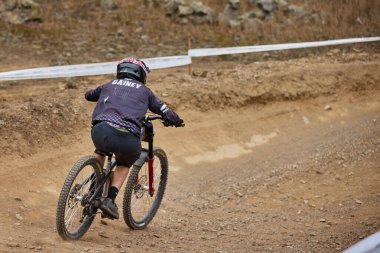 American Series MTB DHI Lima, Amancay 'da doğal iniş pistinde hızlı hareket