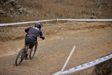American Series MTB DHI Lima, Amancay 'da doğal iniş pistinde hızlı hareket