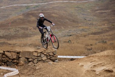 American Series MTB DHI Lima, Amancay 'da doğal iniş pistinde hızlı hareket