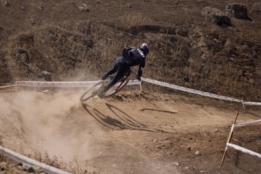 American Series MTB DHI Lima, Amancay 'da doğal iniş pistinde hızlı hareket
