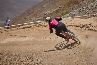 American Series MTB DHI Lima, Amancay 'da doğal iniş pistinde hızlı hareket