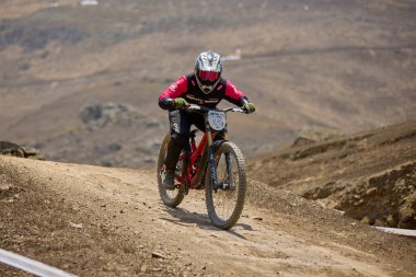 American Series MTB DHI Lima, Amancay 'da doğal iniş pistinde hızlı hareket