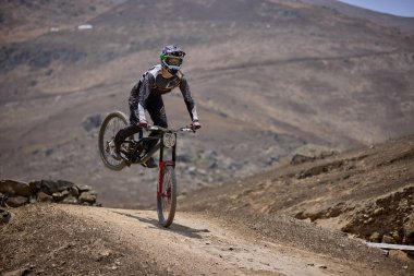 American Series MTB DHI Lima, Amancay 'da doğal iniş pistinde hızlı hareket