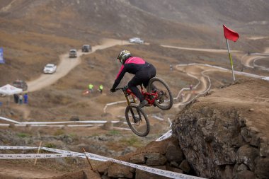 American Series MTB DHI Lima, Amancay 'da doğal iniş pistinde hızlı hareket