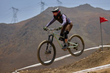 American Series MTB DHI Lima, Amancay 'da doğal iniş pistinde hızlı hareket