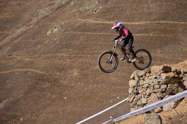 American Series MTB DHI Lima, Amancay 'da doğal iniş pistinde hızlı hareket