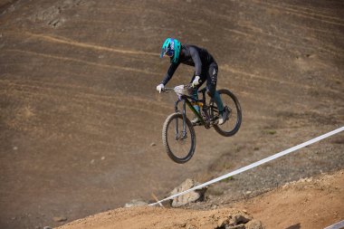 American Series MTB DHI Lima, Amancay 'da doğal iniş pistinde hızlı hareket