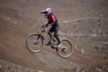 American Series MTB DHI Lima, Amancay 'da doğal iniş pistinde hızlı hareket