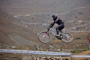 American Series MTB DHI Lima, Amancay 'da doğal iniş pistinde hızlı hareket