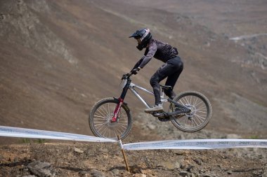 American Series MTB DHI Lima, Amancay 'da doğal iniş pistinde hızlı hareket
