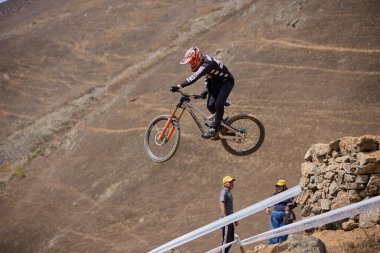 American Series MTB DHI Lima, Amancay 'da doğal iniş pistinde hızlı hareket