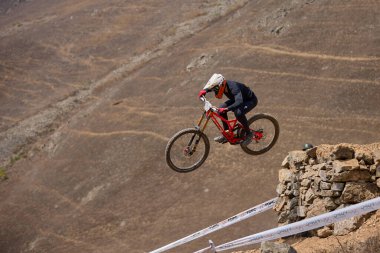 American Series MTB DHI Lima, Amancay 'da doğal iniş pistinde hızlı hareket