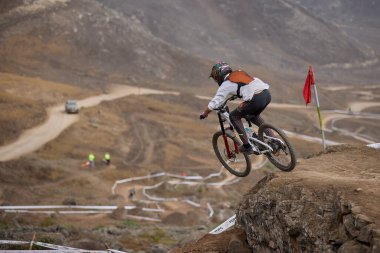 American Series MTB DHI Lima, Amancay 'da doğal iniş pistinde hızlı hareket