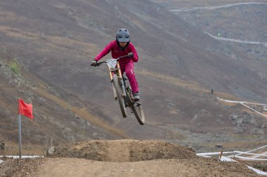 American Series MTB DHI Lima, Amancay 'da doğal iniş pistinde hızlı hareket