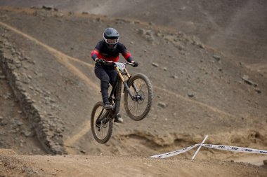 American Series MTB DHI Lima, Amancay 'da doğal iniş pistinde hızlı hareket
