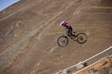 American Series MTB DHI Lima, Amancay 'da doğal iniş pistinde hızlı hareket