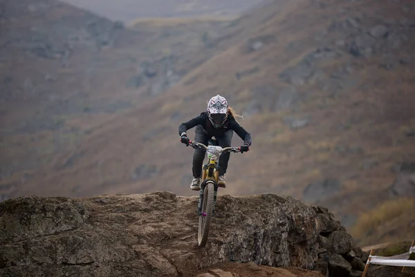 American Series MTB DHI Lima, Amancay 'da doğal iniş pistinde hızlı hareket