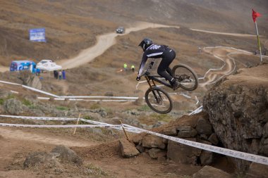 American Series MTB DHI Lima, Amancay 'da doğal iniş pistinde hızlı hareket