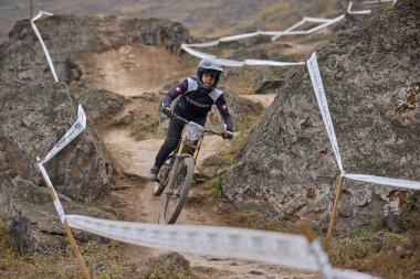 American Series MTB DHI Lima, Amancay 'da doğal iniş pistinde hızlı hareket