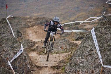 American Series MTB DHI Lima, Amancay 'da doğal iniş pistinde hızlı hareket