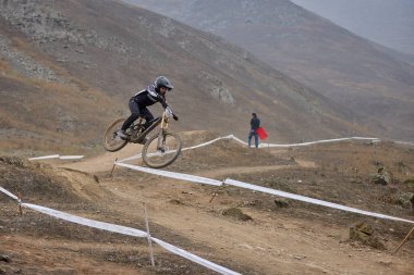 American Series MTB DHI Lima, Amancay 'da doğal iniş pistinde hızlı hareket